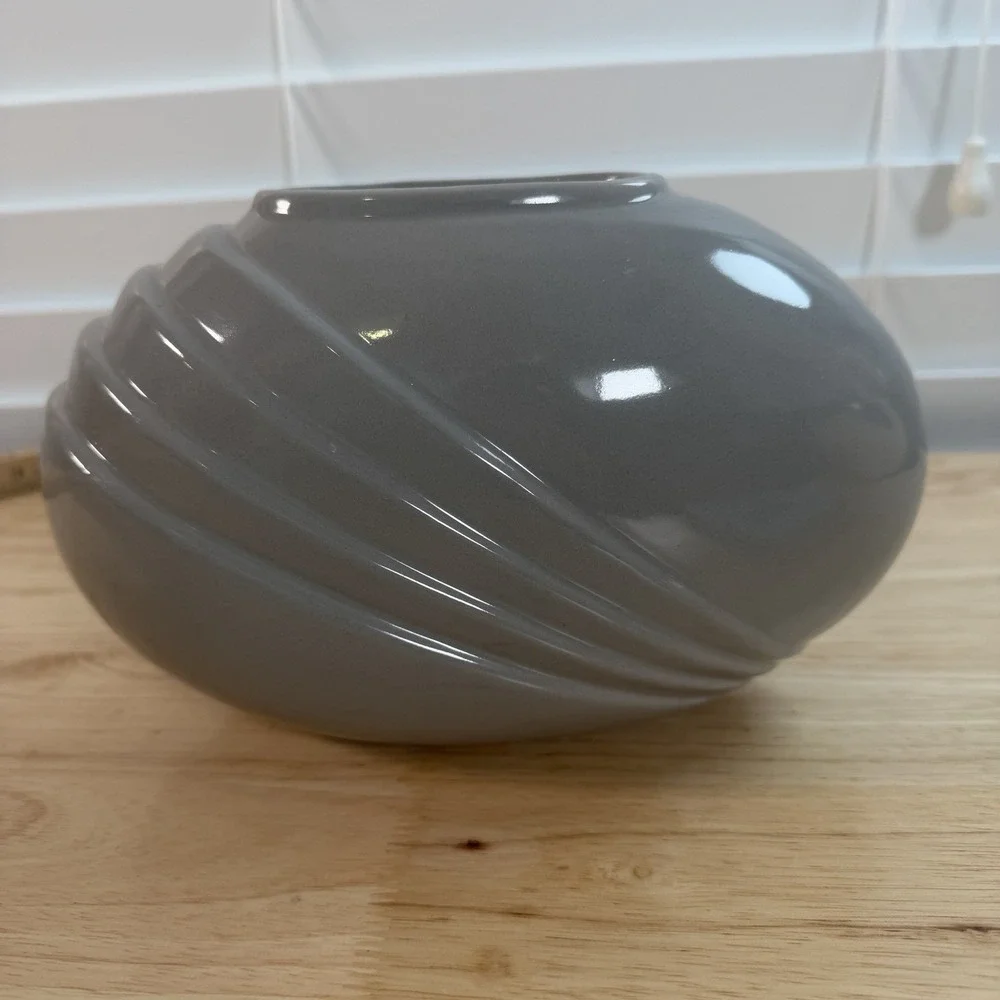 Vintage 1980's Art Deco Revival Gray Pleated Oval Ceramic Vase unmarked 6
